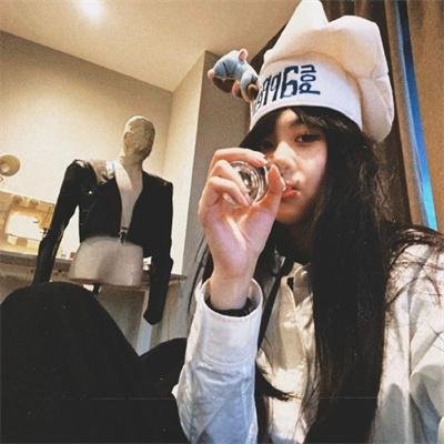 公寓里的两个女人
